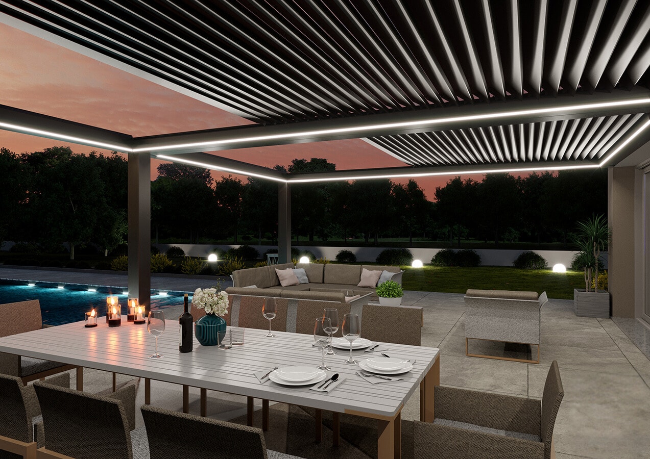 Vue nocturne d’une double pergola bioclimatique rétractable à Beaucouzé avec éclairage LED intégré et lames orientables.