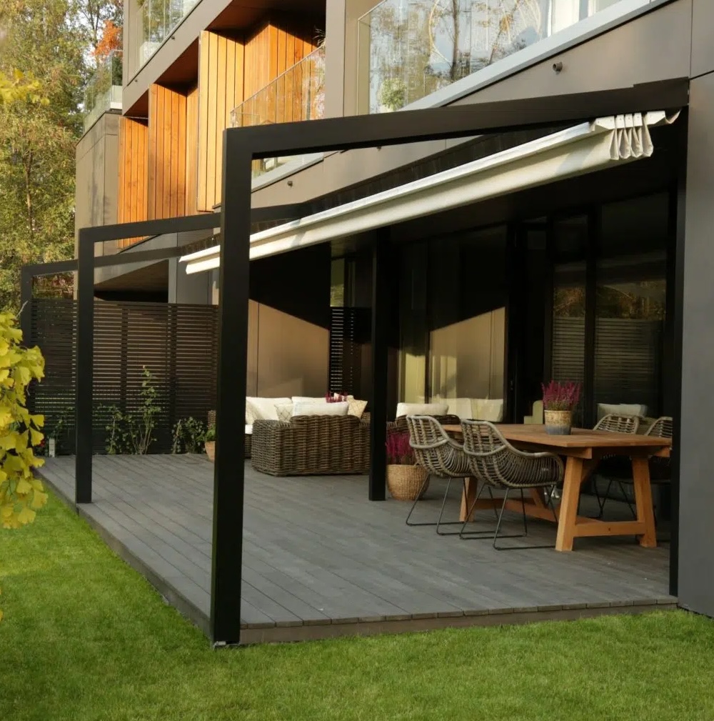 pergola toile rétractable adossée à une maison contemporaine bois angers