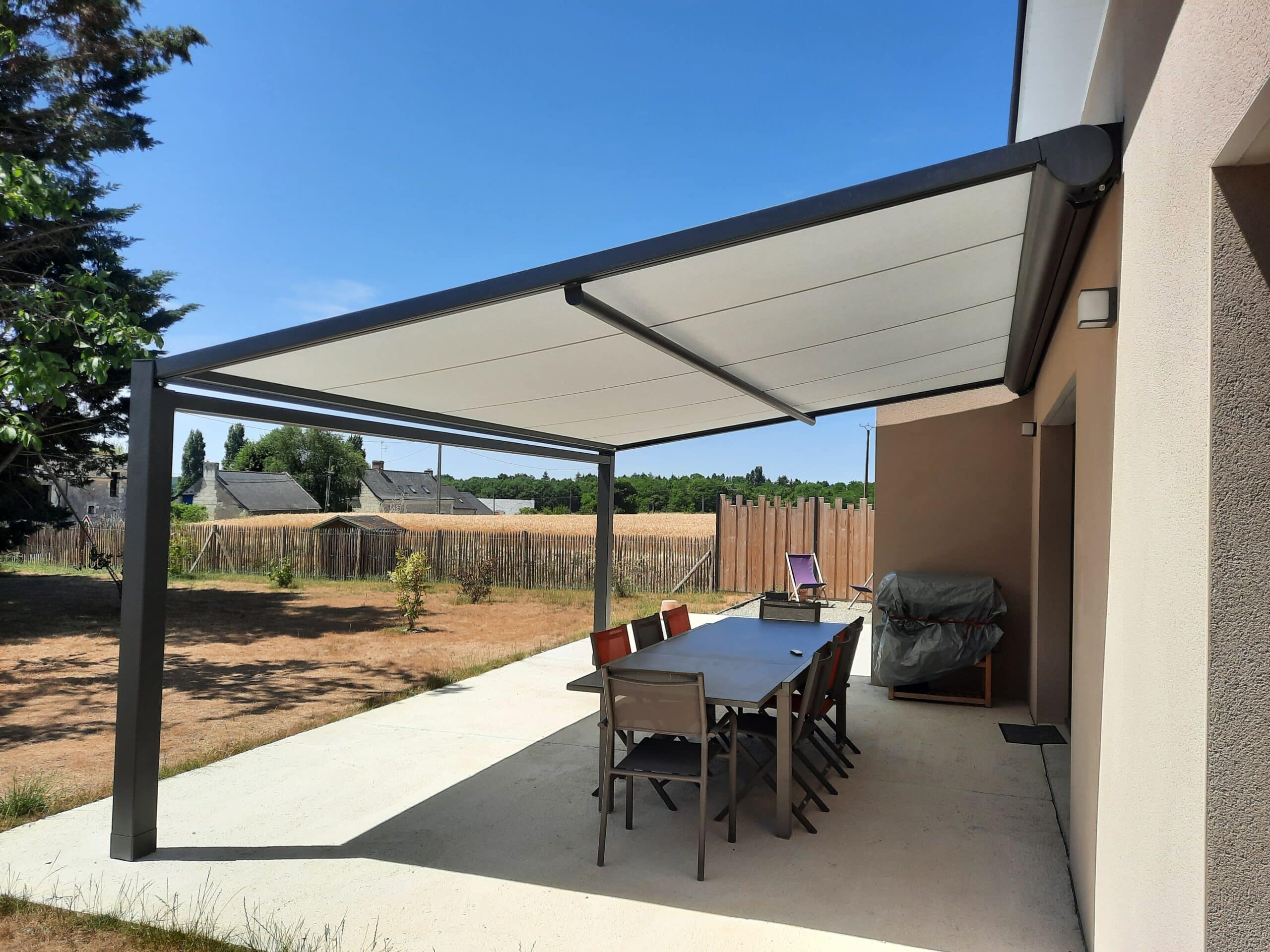 Toile déployée sur pergola à Brissac Quincé