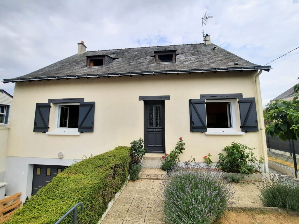 Façade complète avec volets battants aluminium gris à Angers