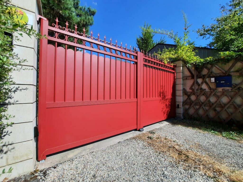 Détail design portail aluminium Bouchemaine