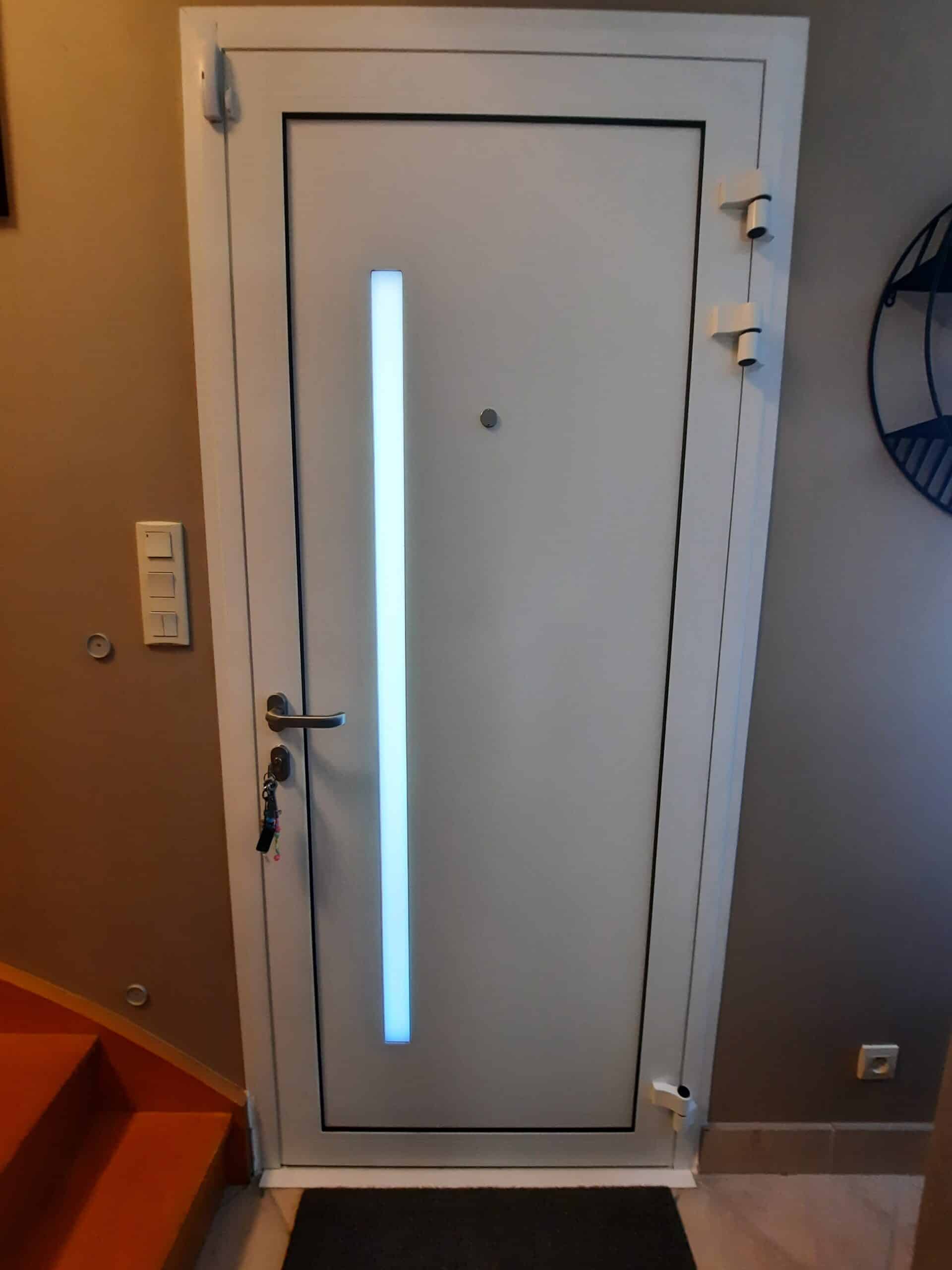 Intérieur de la porte d’entrée aluminium à Saint-Lambert-la-Potherie.
