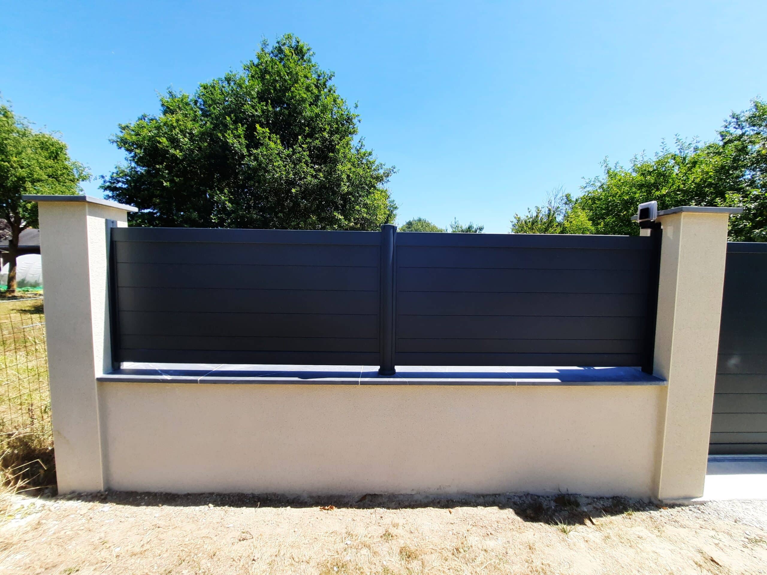 Clôture aluminium gris anthracite à Savennières près d’Angers