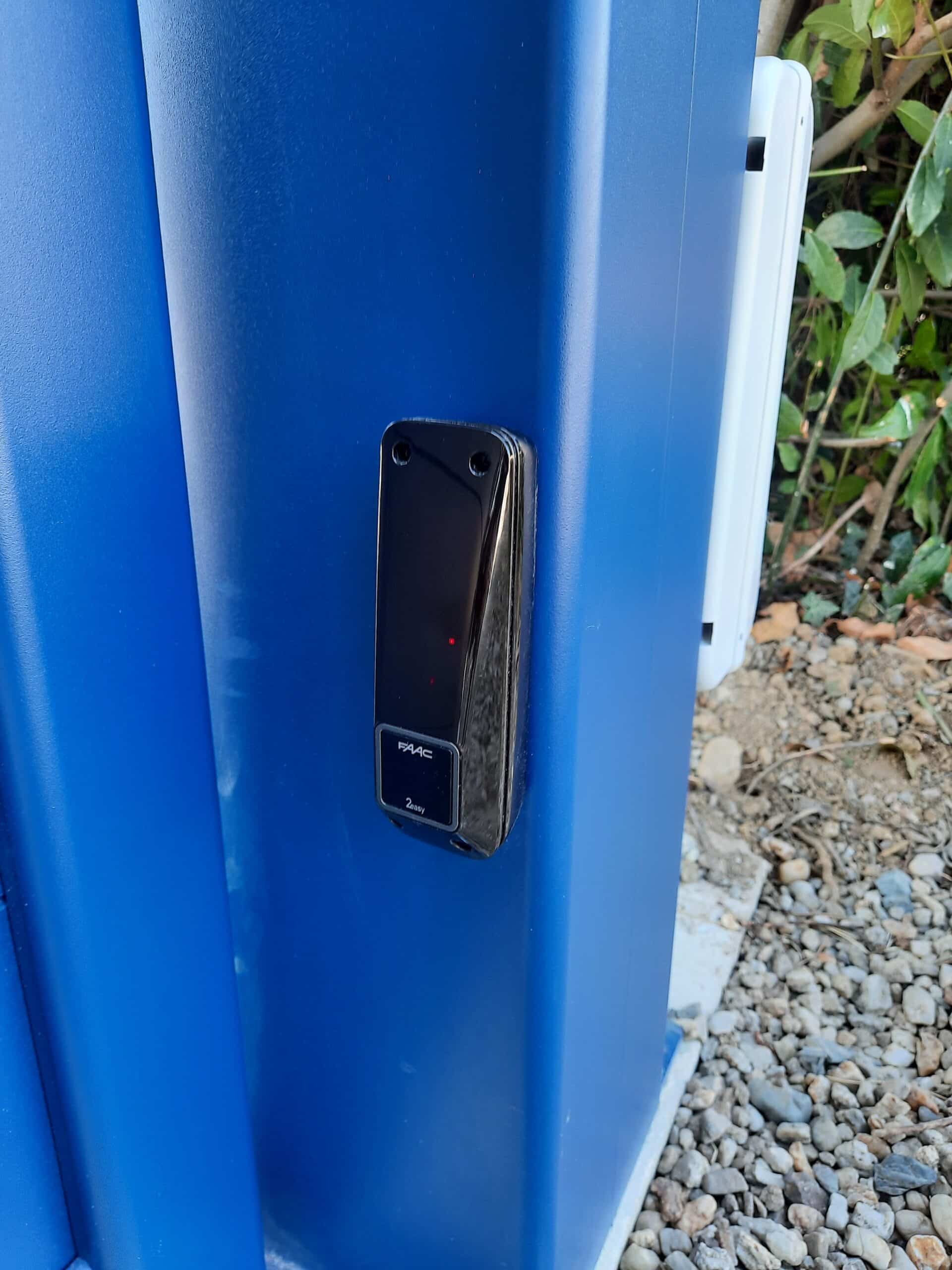 Photocellules de sécurité sur portail aluminium à Avrillé.