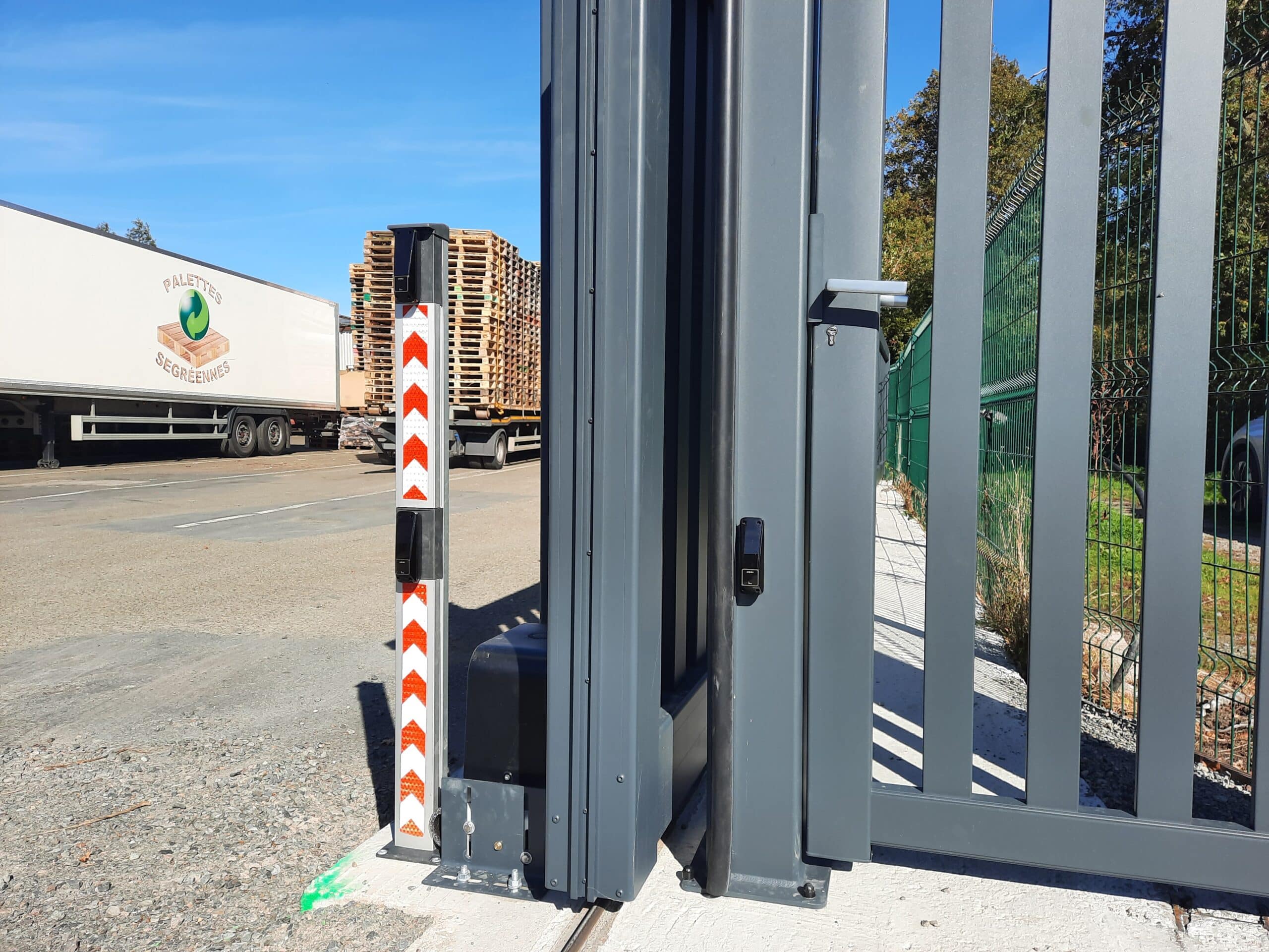 Motorisation FAAC portail industriel ouverture rapide