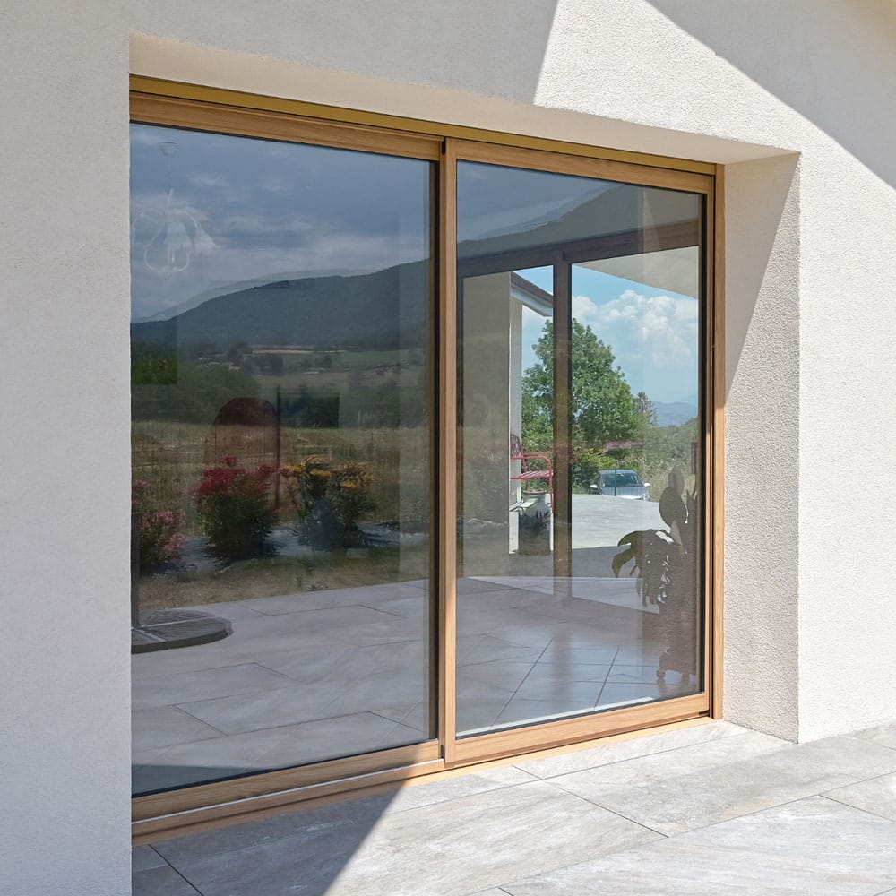 Baie vitrée coulissante mixte bois intérieur aluminium extérieur à Angers