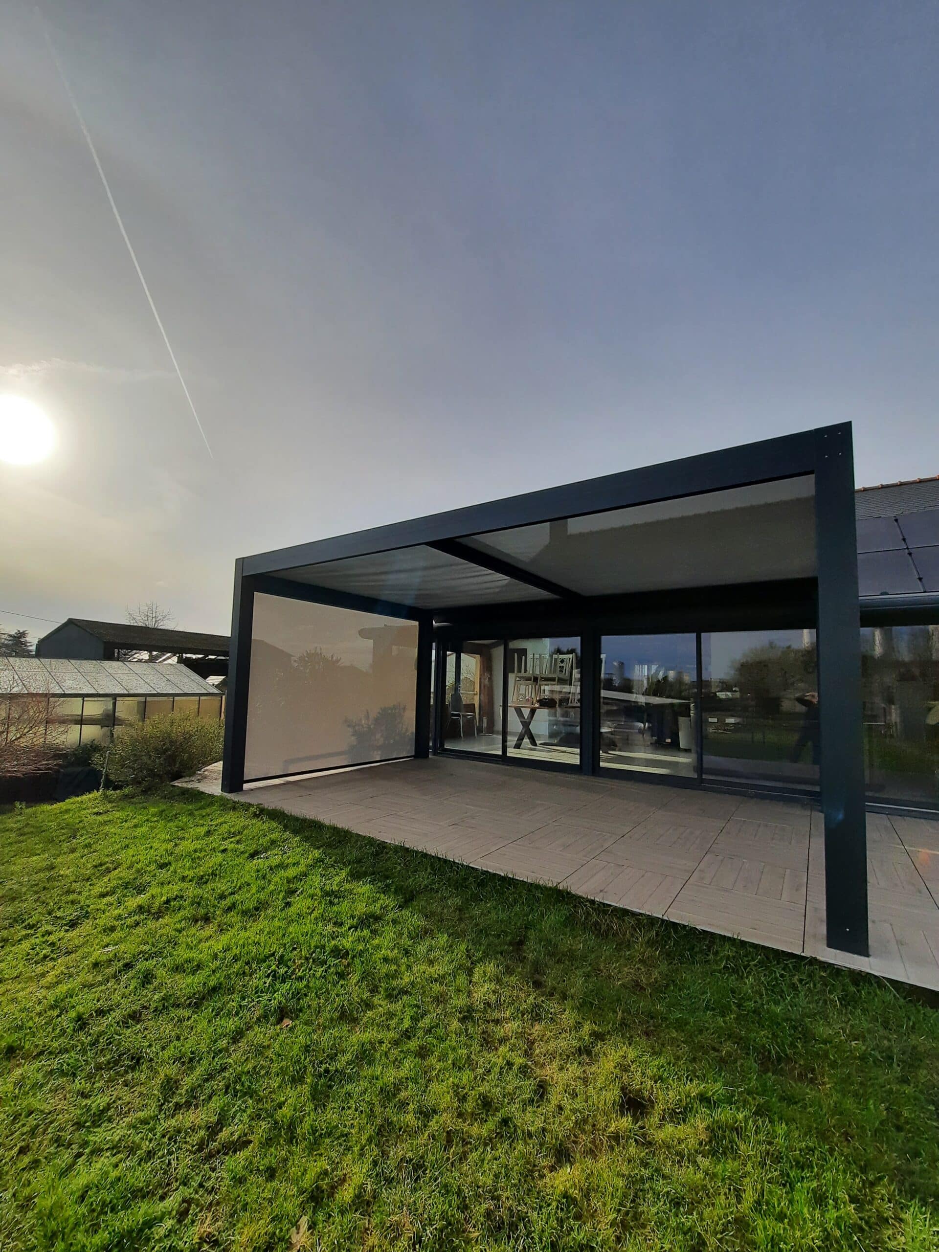 Pergola avec store latéral Saint Florent le Vieil