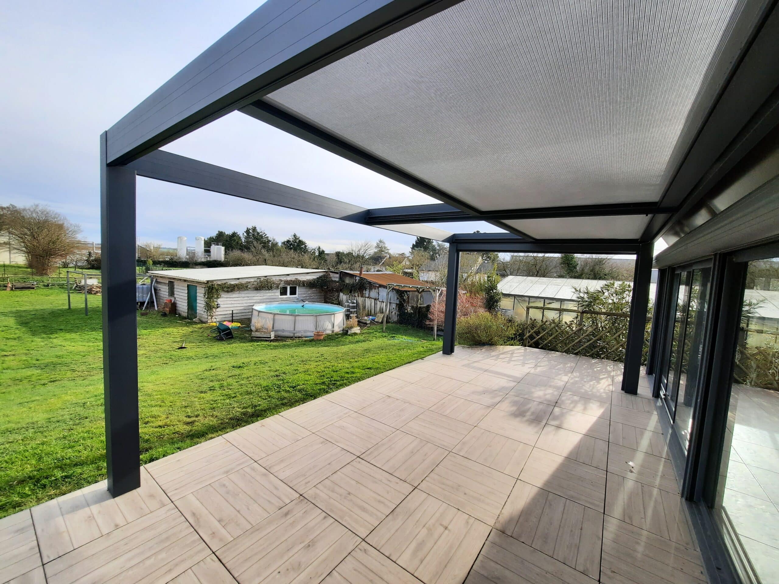 Toiles micro perforées pergola Saint Florent le Vieil