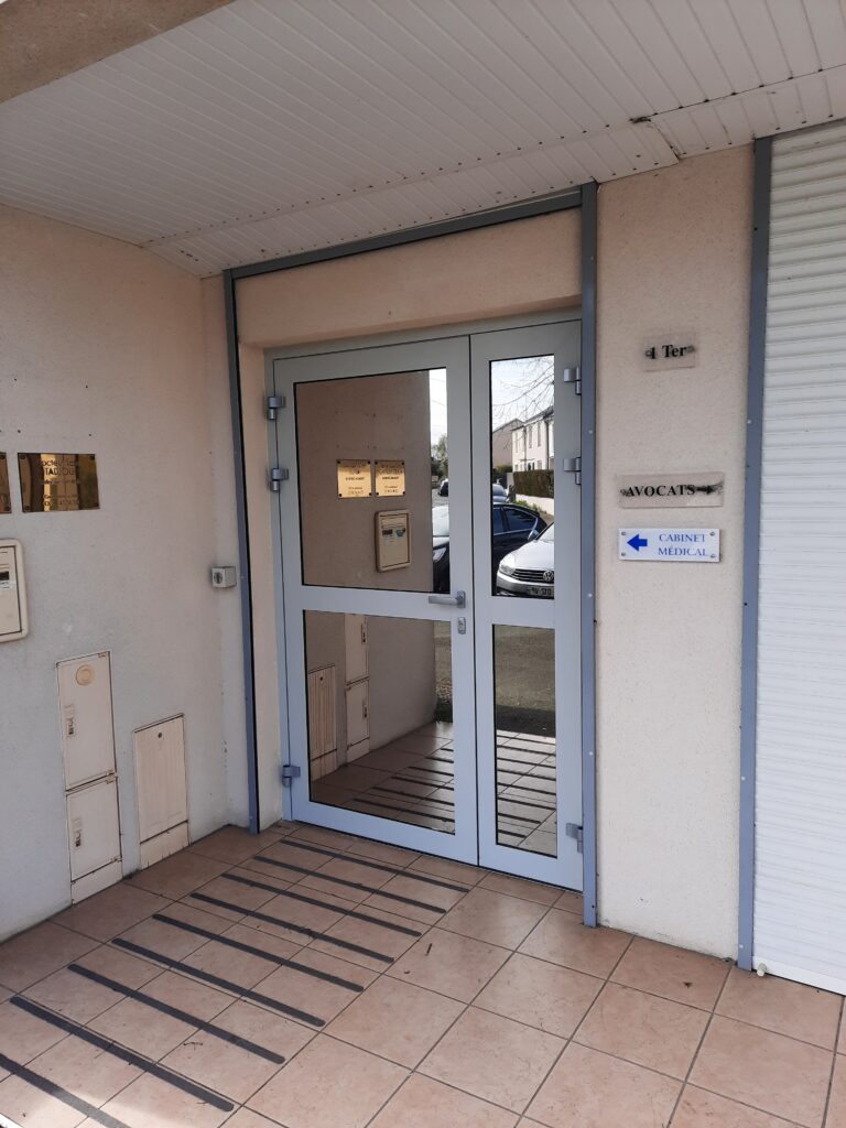 porte entrée usage intensif Angers
