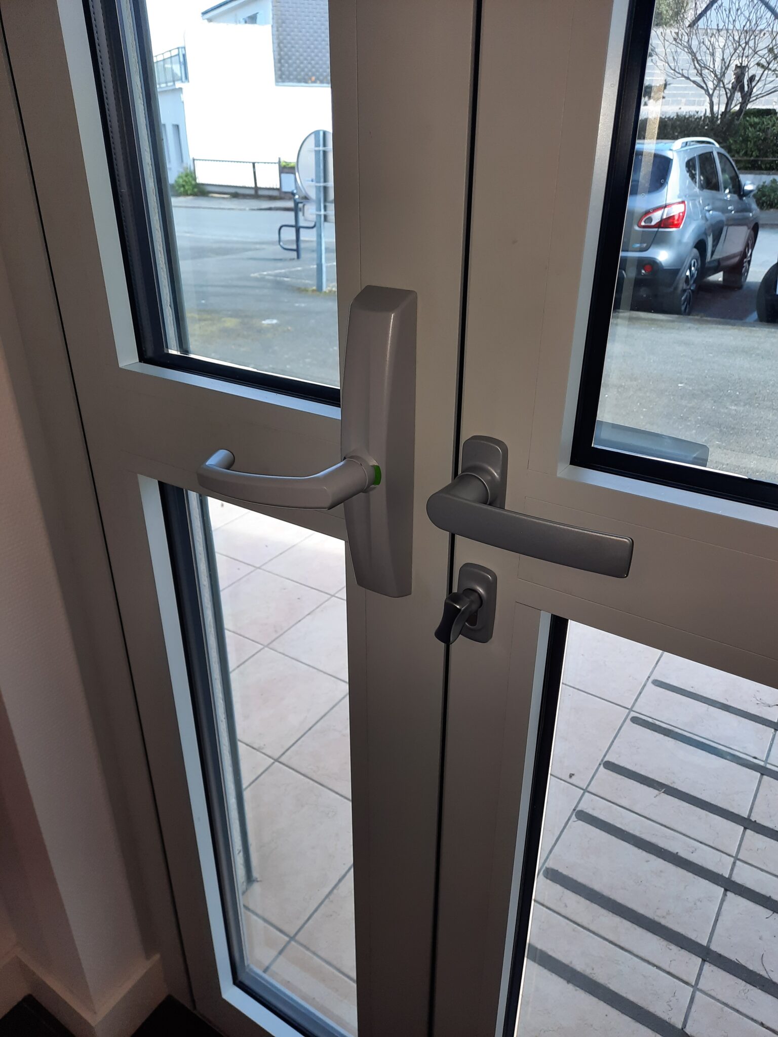 serrure porte usage intensif Angers