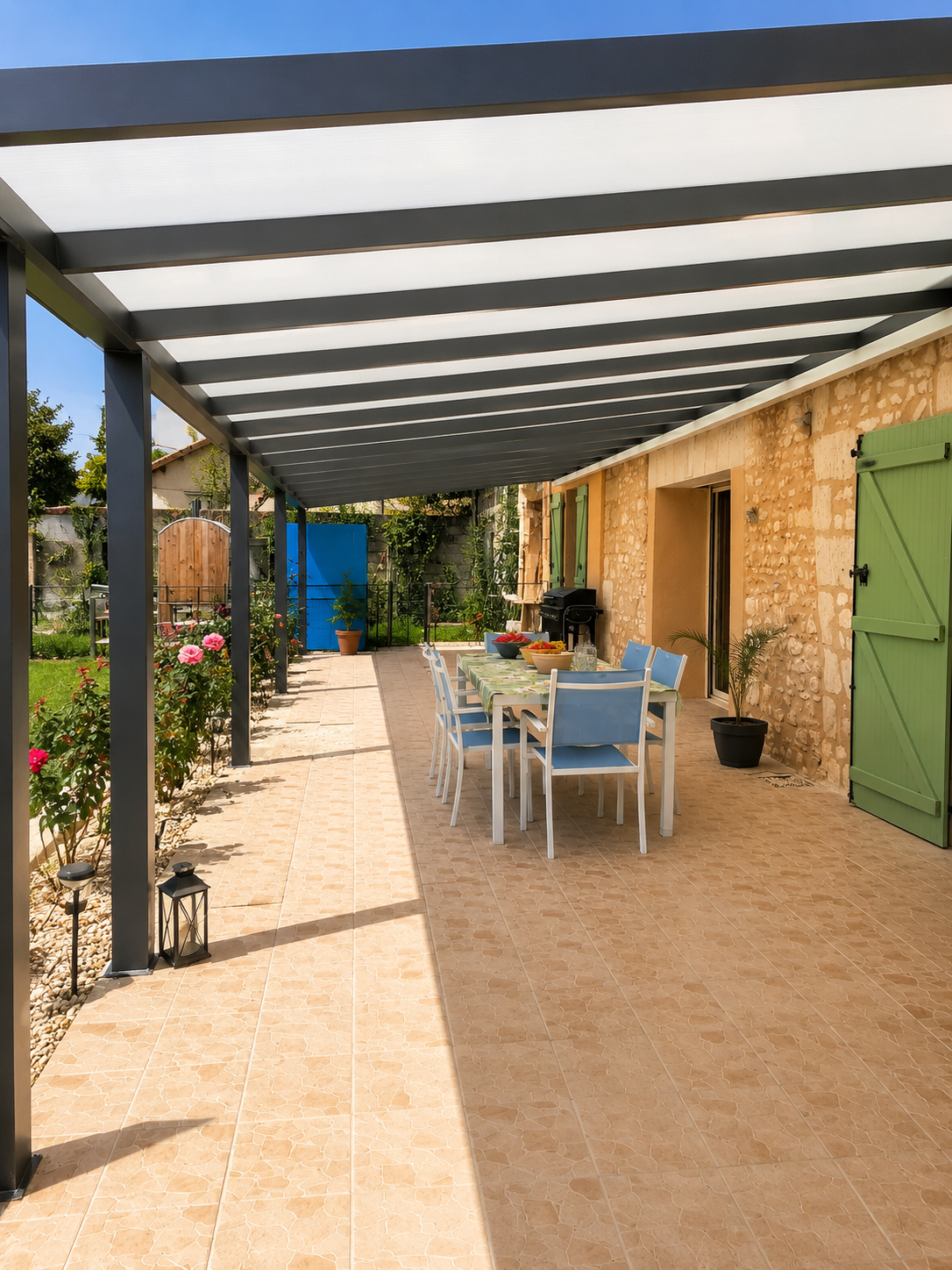 Grande pergola aluminium étanche avec toiture polycarbonate près de Saumur
